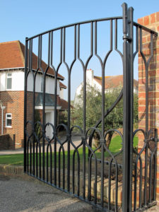 contemporary-entrance-gates-detail