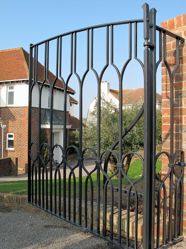 contemporary-entrance-gates-detail