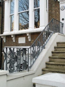 morton-contemporary-maple-leaf-railing