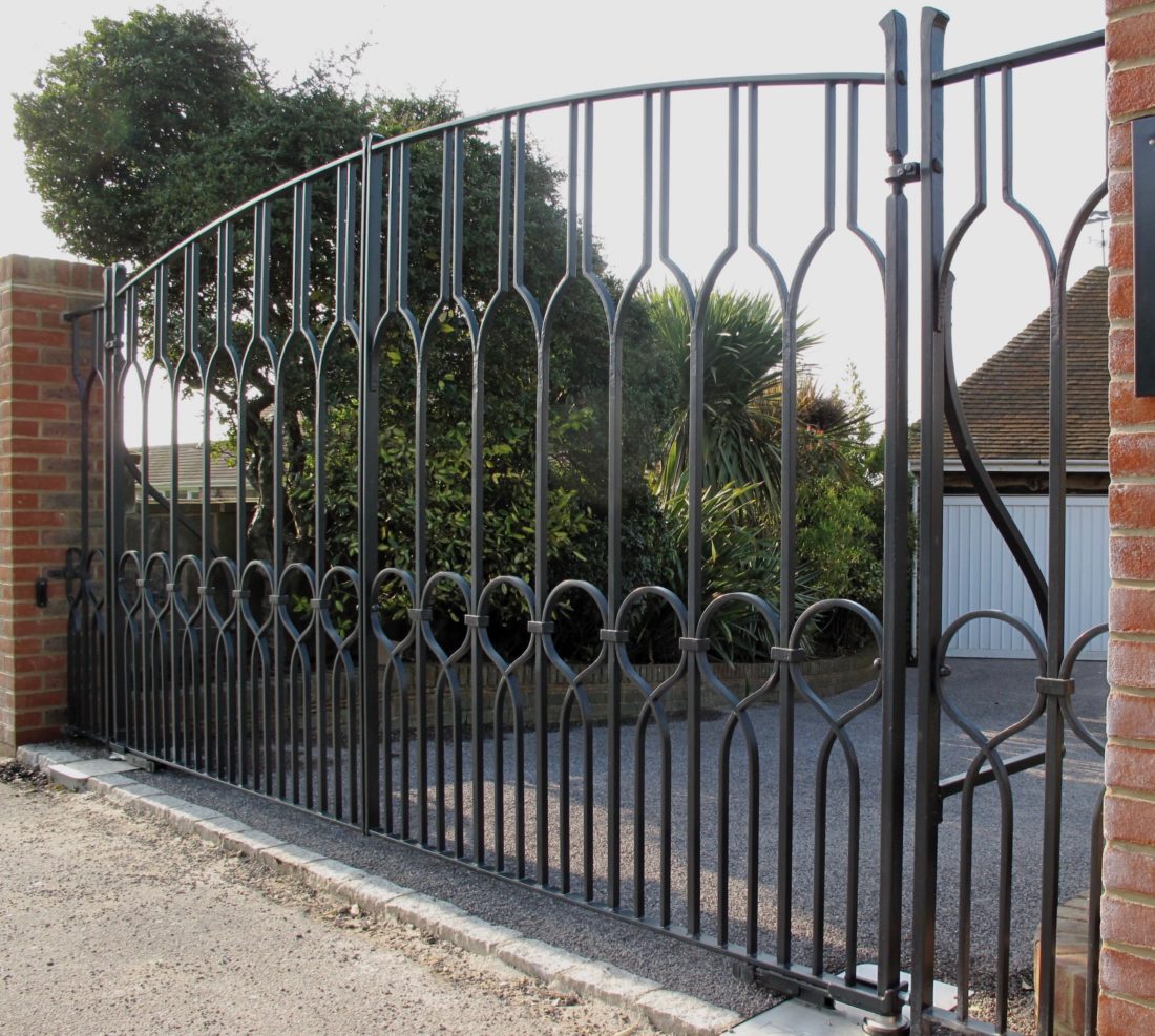 contemporary-entrance-gates-metalwork