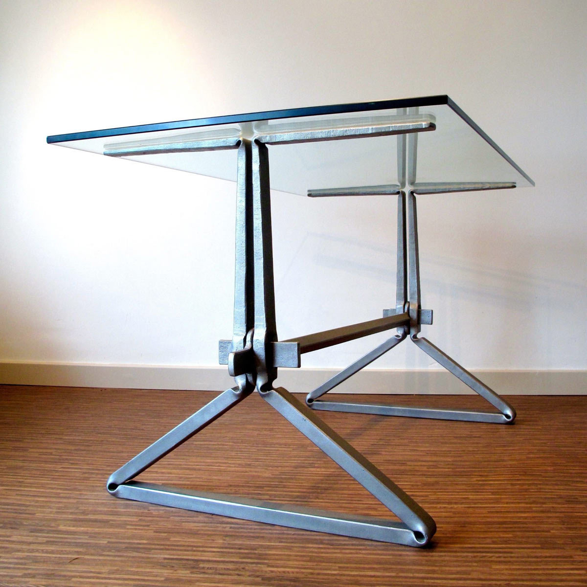 Wedge trestle table