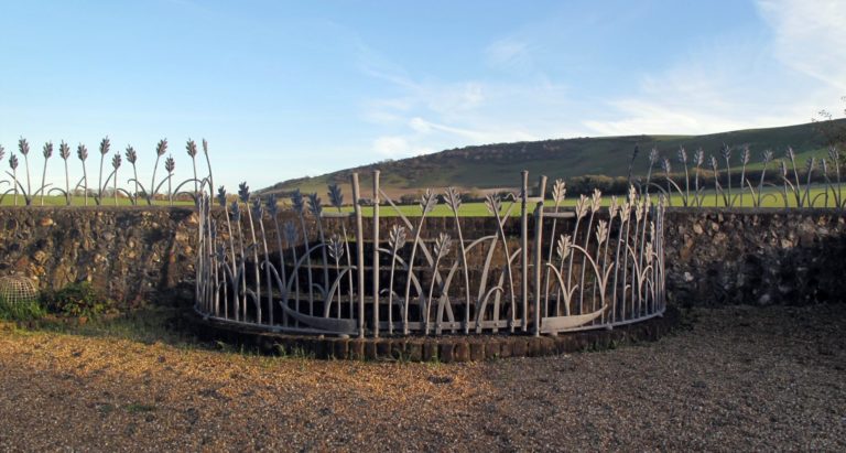 sculptural-iron-railing