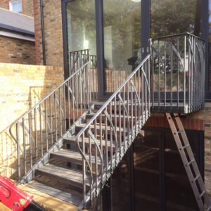 balcony-installation-cantilever