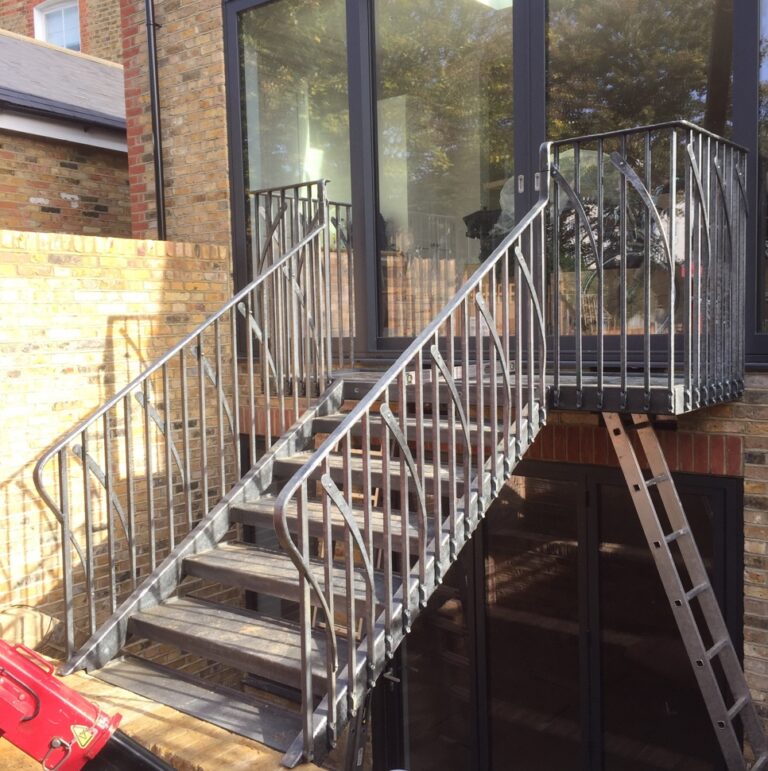 balcony-installation-cantilever