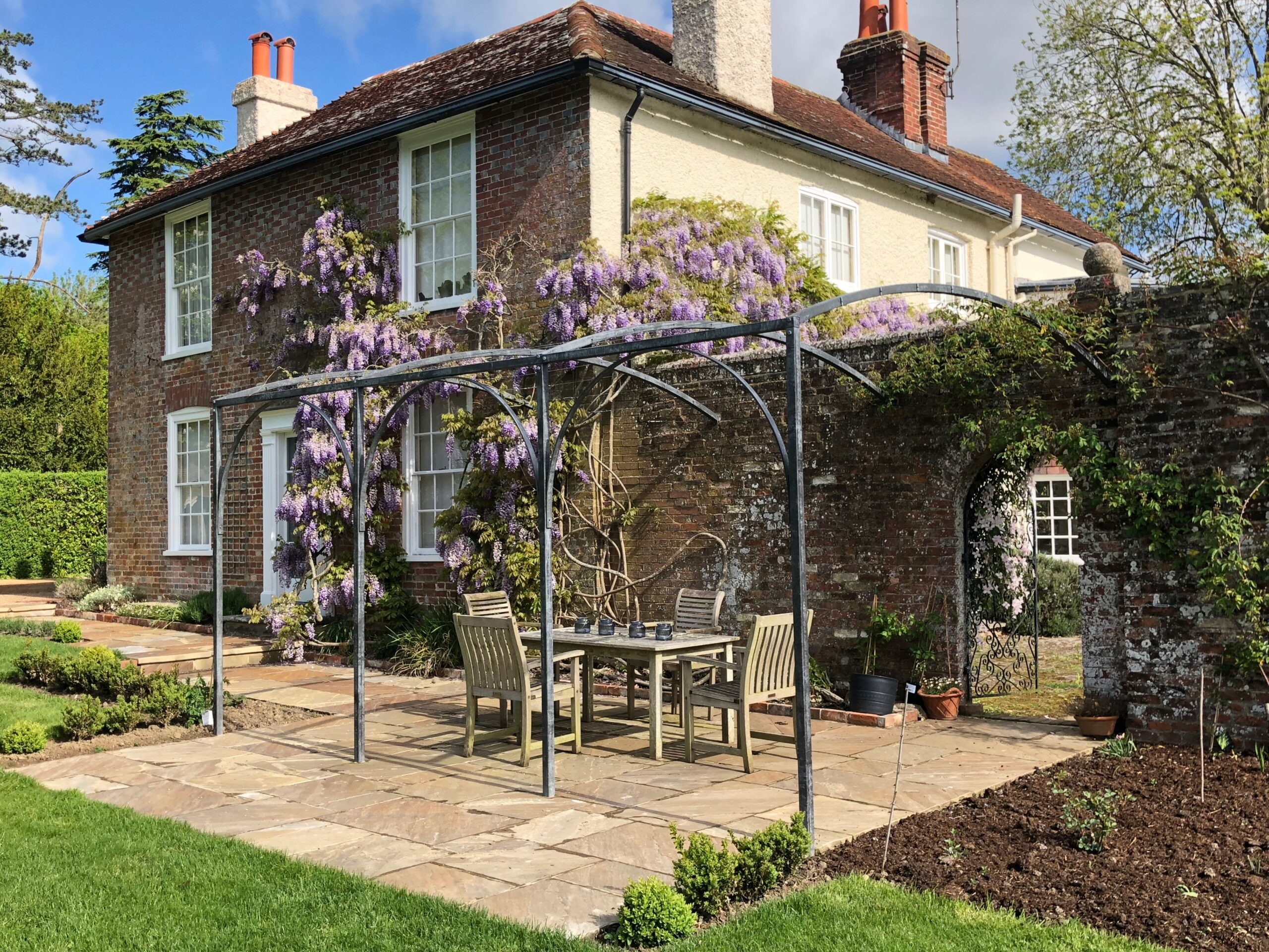 metal-garden-pergola