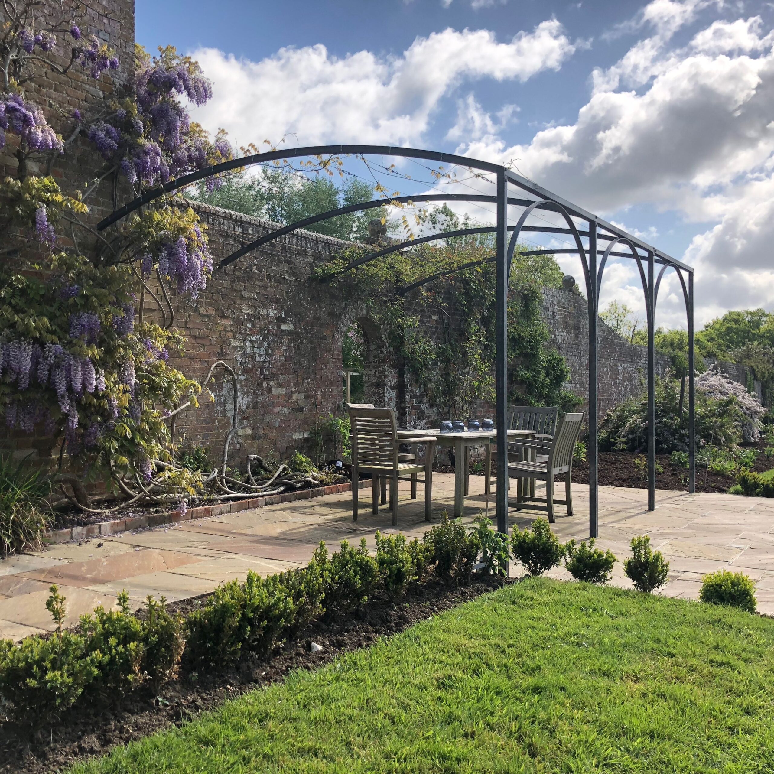 Vaulted metal pergola