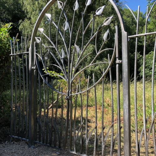sculptural-iron-tree-gates-garden