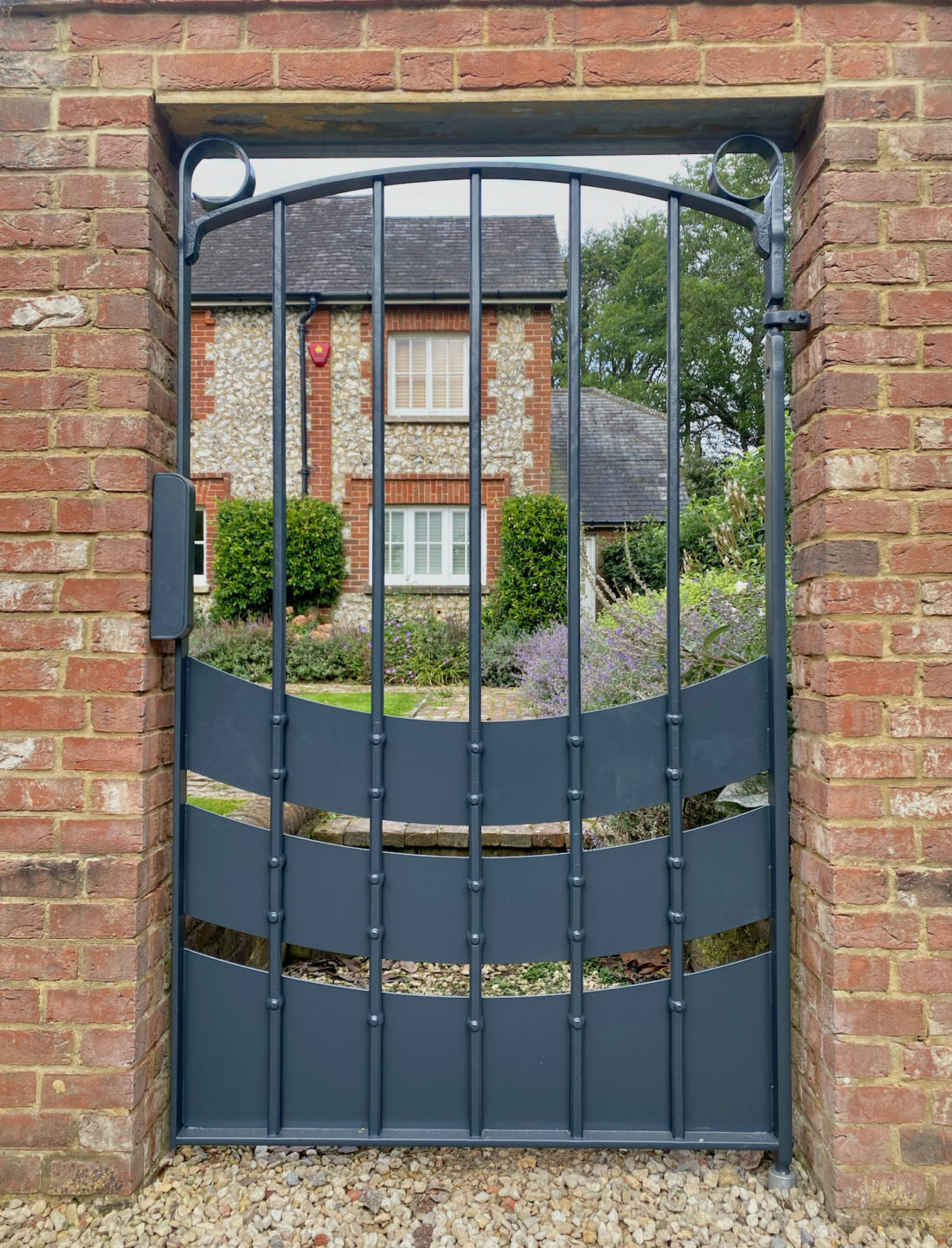 Plate-garden-gate-iron-forged