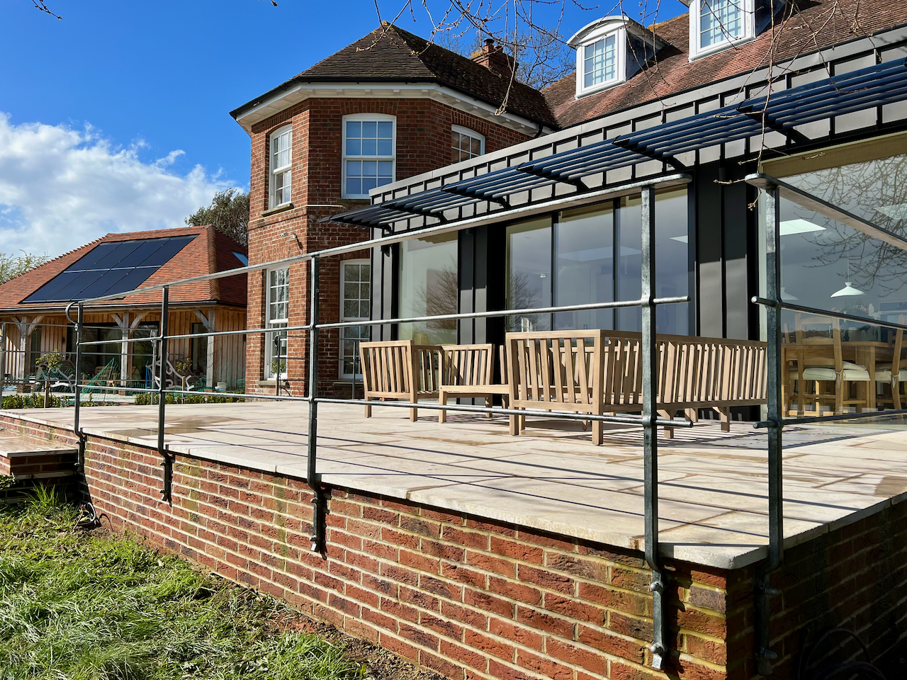 Contemporary estate railing for a patio