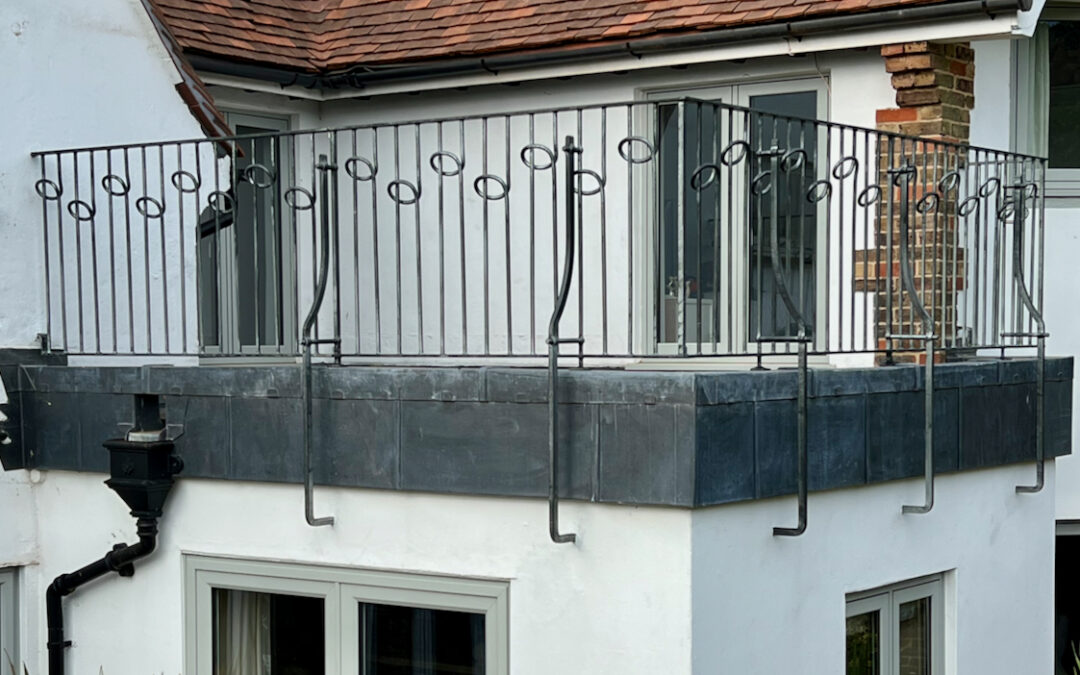 Loop balcony railing