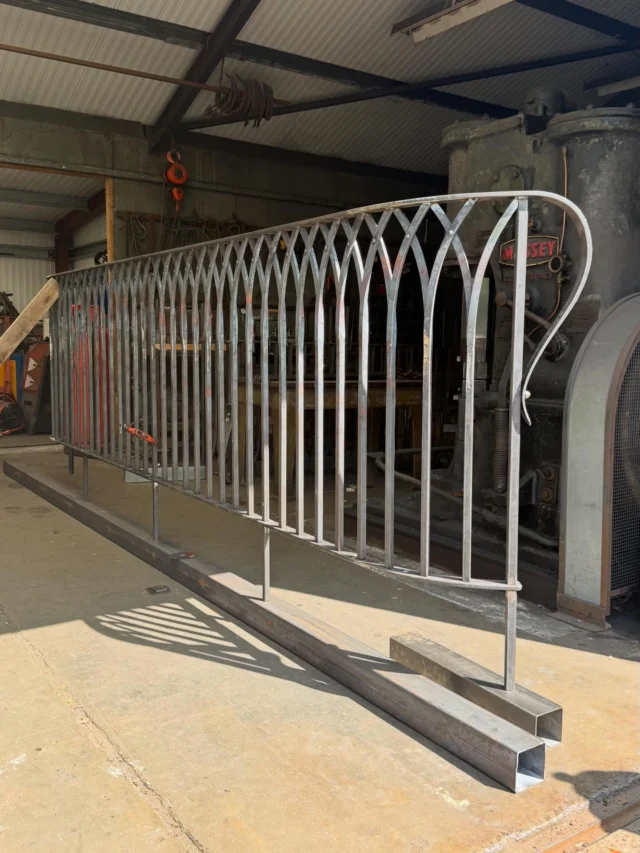 Finally assembly of our project for @gatewick_gardens , checking for perfect alignment 👌🏼before it heads off for galvanising next week. What’s shown is half of the railing. Two mirror imaged 4m lengths with gently curved returns on either end. These will eventually  sit either side of a stone path overlooking a lake. Uprights have all been fire welded with a riveted connection on the overlaps all TIG welded to the top rail, super tidy 😎 #gardens #railing #ironwork #forged #bespoke